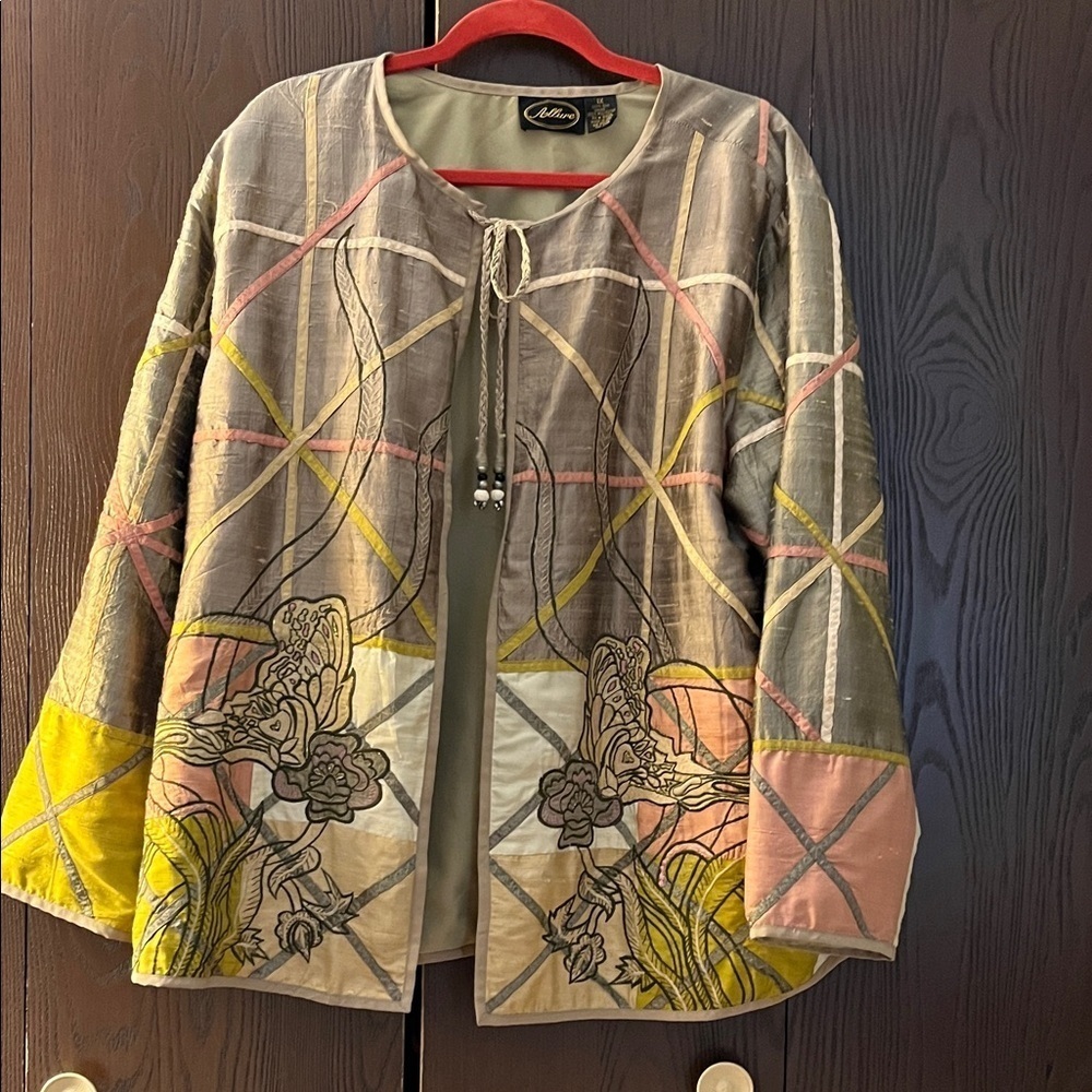 Allure 100% silk gold jacket with stitched ribbon design. Size 1X.